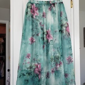 Flowy light midi skirt💚